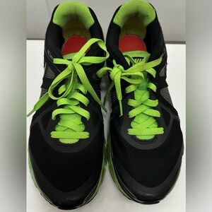 Nike Men’s Black and Green Air Max Tailwind 4 Running Shoes size 9